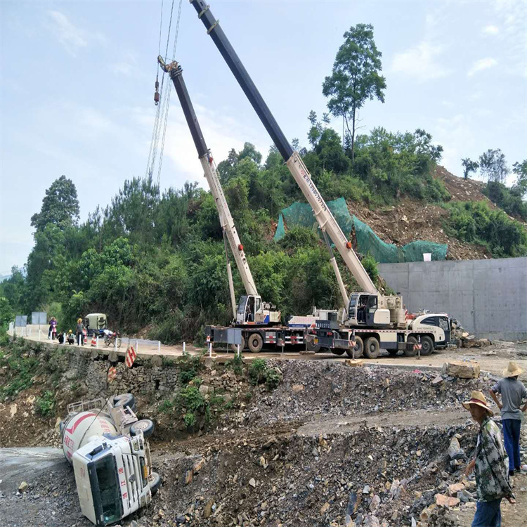 滁州琅琊汽车掉沟里叫吊车救援要多少钱